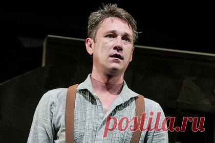 Российский актер обратился в полицию из-за странной посылки. Российский актер театр и кино Антон Шагин обратился в полицию из-за посылки с необычным содержимым. Отмечается, что артист заказал реквизит для новой картины, однако при получении посылки его смутил ее размер и вес. Внутри находился другой предмет — статуэтка греческой богини правосудия Фемиды.