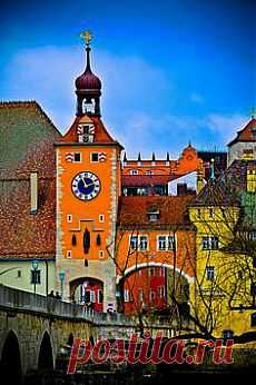 Old Stone Bridge Tower (Steinerne Brückturn) Regensburg Germany | Flickr - Photo Sharing! | FotoFilms приколол(а) это к доске Explore Germany