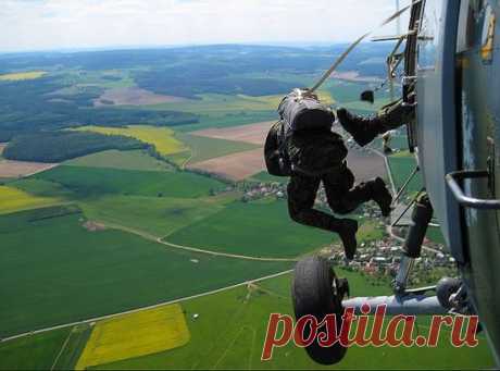 РЕШИТЕЛЬНЫЙ ШАГ ВПЕРЁД - ЭТО РЕЗУЛЬТАТ ХОРОШЕГО ПИНКА В ЗАД!!! (народная мудрость) ))