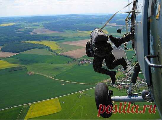 РЕШИТЕЛЬНЫЙ ШАГ ВПЕРЁД - ЭТО РЕЗУЛЬТАТ ХОРОШЕГО ПИНКА В ЗАД!!! (народная мудрость) ))