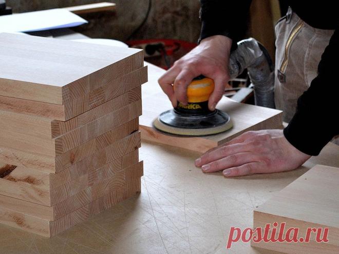 На нашем сайте вы можете ознакомиться с полезной статьей на тему :
Зачем шлифовать дерево перед покраской? Эта информация поможет вам не допустить ошибки при обработки древесины.