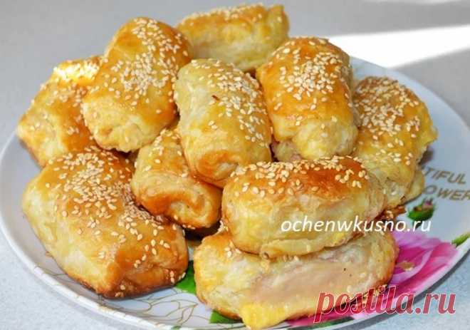 Слоеные трубочки с ветчиной и сыром из готового теста! http://ochenwkusno.ru...