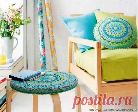 Круглые разноцветные подушка и чехол для табурета. Крючком. / Обсуждение на LiveInternet - Российский Сервис Онлайн-Дневников