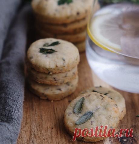 Печенье с пряными травами и пармезаном • Dolce Vita Blog