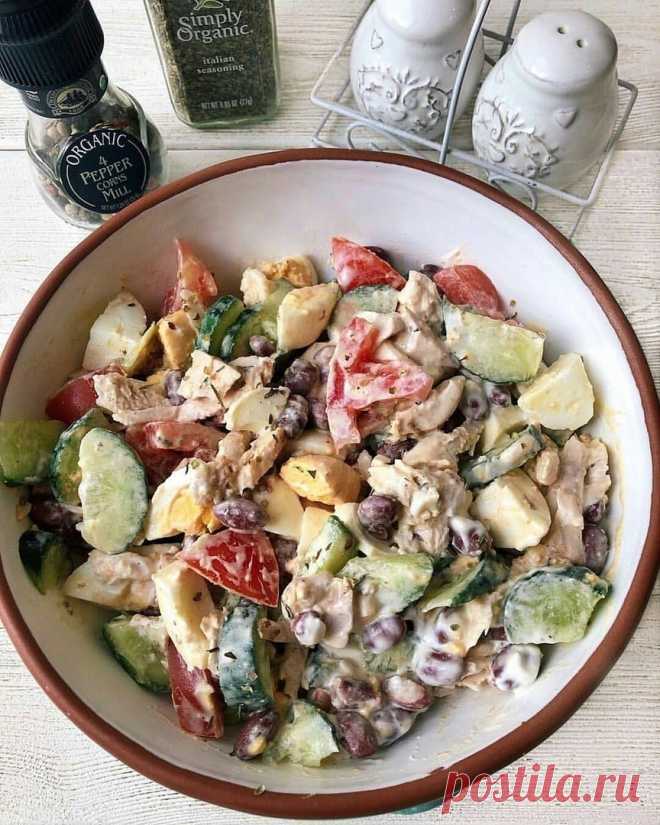 Салат с куриной грудкой и фасолью