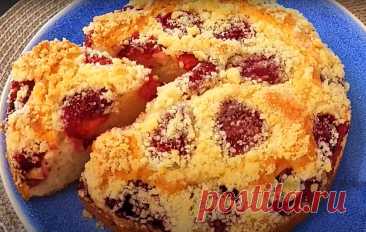 Мой "Ходовой" пирог на любой праздник. Простой и вкусный рецепт: рекордсмен по скорости приготовления Сладкие пироги всегда украшали праздничные столы как знатных особ, так и простых крестьян. Дело в том, что в древности о приготовлении тортов никто не знал. Крема и бисквиты были изобретены лишь в XVII веке. До этого времени все пекли пироги из фруктов и ягод. Такая выпечка сопровождала многие застолья, считалась праздничной едой. Позднее актуальность праздничных […]