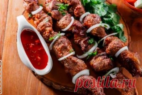 Соус для шашлыка

Даже если вы приготовили самый ароматный, самый нежный и сочный – самый вкусный в мире шашлык, с этим соусом он станет еще вкуснее!

Соусы к шашлыкам необходимы. Конечно, это дело вкуса, но большинство гурманов с этим утверждением согласятся. Правильный соус прекрасно подчеркивает вкус и аромат шашлыка, делая его еще аппетитнее. А одним из самых лучших дополнений к любому шашлыку считаются помидоры в любом виде – свежие, кетчуп, томатная паста и т.д.
Показать полностью…