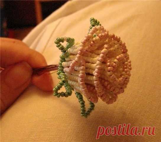 Букет роз из бисера.