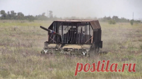 Танкисты морской пехоты ТОФ обеспечили проход для российских войск в Урожайном. Танкисты 40-й гвардейской бригады морской пехоты Тихоокеанского флота группировки войск «Восток» обеспечили проход колоннам российских войск в посёлке Урожайное на Южно-Донецком направлении. Танкисты работали на высоких скоростях, старались двигаться как можно быстрее. Для обеспечения безопасности экипажа бойцы также активно используют защитные металлоконструкции от FPV-дронов. Читать далее