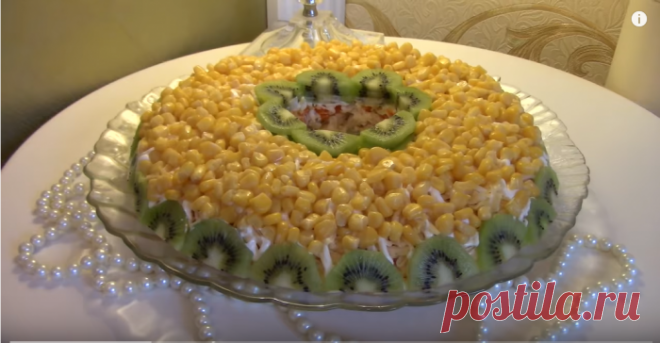 Салат «Изумрудный» с кукурузой и киви