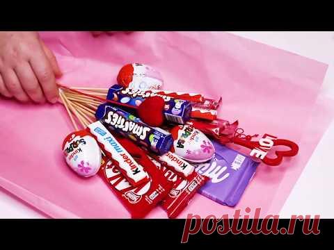 БУКЕТ ИЗ ШОКОЛАДОК и КИНДЕРОВ / Как сделать букет из шоколадок своими руками - YouTube

Мастер-класс по создания сладкого букета из шоколадок и киндеров, такой букет сделать сможет каждый.