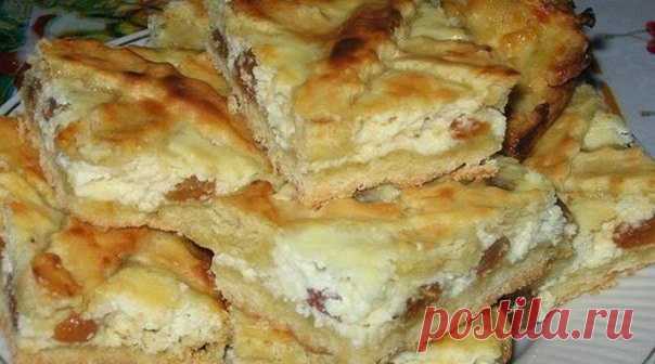 Подруга угостила пирогом с творогом и изюмом, сегодня с утра я его испекла. Аромат стоял такой, что даже будить никого не пришлось )))))) 

Ингредиенты 
Для теста: 
 Жми 