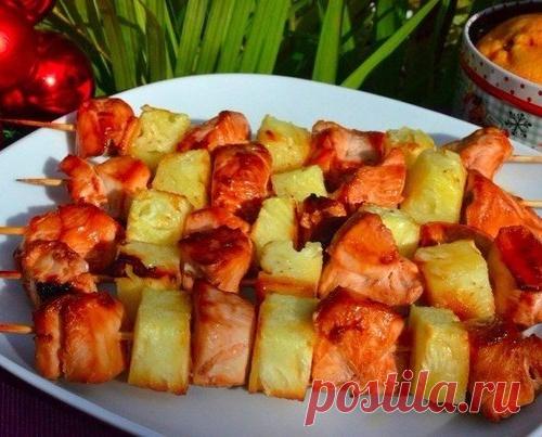 Шашлык из курицы с ананасом