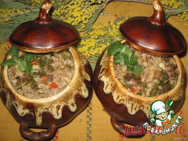 Ароматная гречка с сердечками и грибами в горшочках.