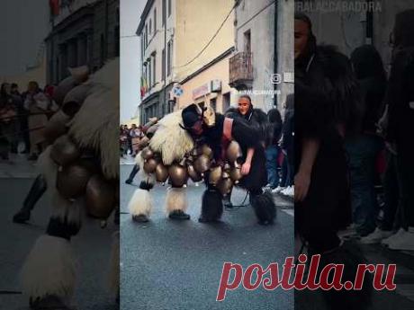 Время маскарадов (узнала похожие костюмы Словения-Хорватия)