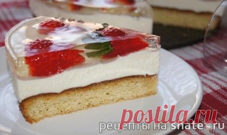 Бисквитный торт со сливочным кремом из маскарпоне, клубникой и желе из шампанского − Кулинарный сайт Шате