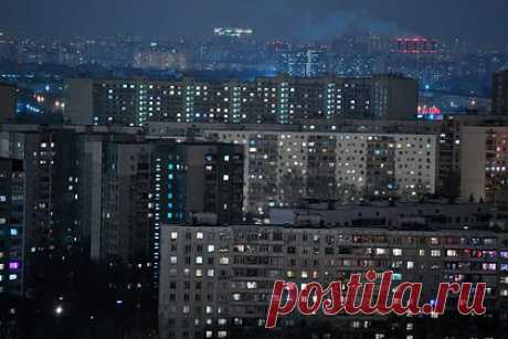 Россияне стали рекордно долго избавляться от квартир. В начале марта россияне стали рекордно долго избавляться от квартир — средний срок продажи жилья достиг исторического максимума в 7,5 месяца. Такие данные приводят аналитики инвестиционной компании «Флип» в своем исследовании. По словам экспертов, период реализации недвижимости вырос на два месяца за год.