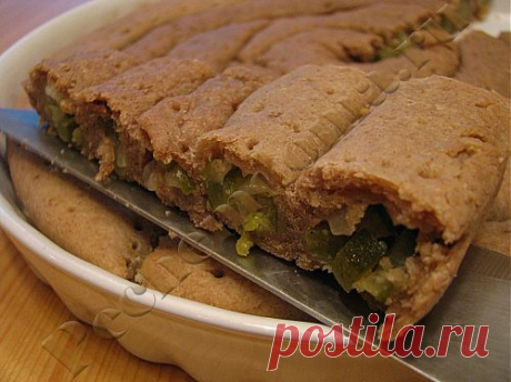 Ржаной пирог с солеными огурцами | Печём дома