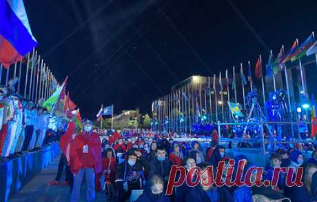 Первые в истории Игры стран СНГ открылись в Казани. Церемония прошла на Аллее флагов на территории Деревни Универсиады