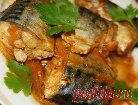 Скумбрия, тушеная с морковью и луком