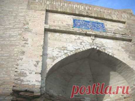 РАМАЗОН
Рамазон - один из самых священных месяцев мусульманского календаря. Именно в этот месяц по преданию был ниспослан Коран - самая священная и почитаемая книга мусульман.