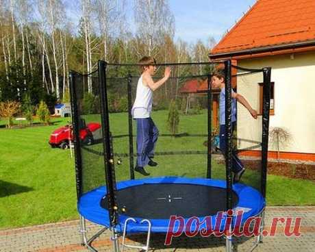 Где и как выбирать детские батуты для дома?