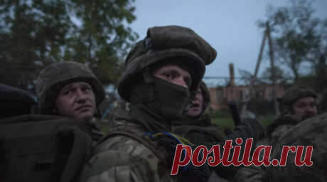 Сотрудники СБУ и украинские военные подрались из-за русского шансона. В ресторане Винницы подрались сотрудники Службы безопасности Украины (СБУ) и солдаты ВСУ из-за песен Михаила Круга. Читать далее