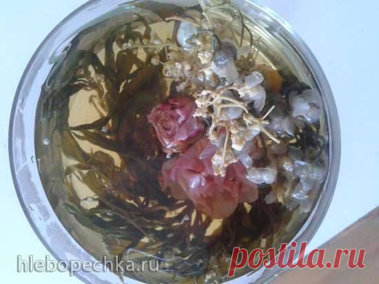 Связанный ферментированный чай из иван-чая с различными добавками