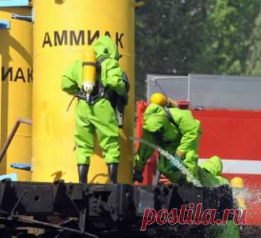 Отравление аммиаком: первая помощь, симптомы, признаки, лечение Оказание первой помощи при отравлении аммиаком, симптомы и признаки. Как происходит отравление аммиаком, что делать при отравлении парами или раствором аммиака.