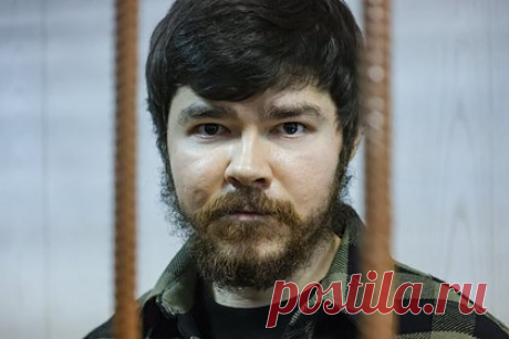 Блогеру Шабутдинову продлили арест по уголовному делу. Таганский районный суд Москвы продлил срок содержания под стражей блогеру и предпринимателю Аязу Шабутдинову, обвиняемому в крупном мошенничестве. Фигурант уголовного дела пробудет в СИЗО до 16 апреля. Ранее следователи МВД возбудили еще семь уголовных дел по статье 159 УК РФ против Шабутдинова.