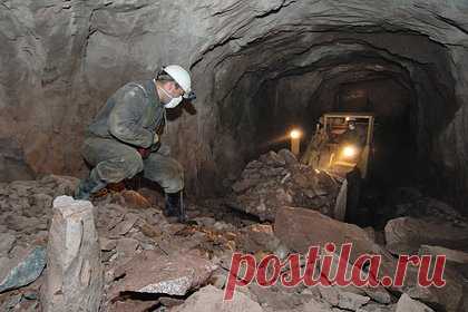 На украинской урановой шахте произошла авария. Под землей остаются люди. Что известно к этому часу?