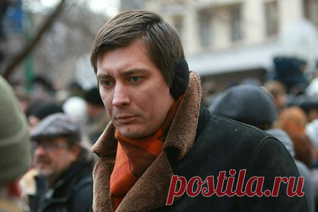 Российское МВД объявило в розыск политика Дмитрия Гудкова. МВД России объявило в розыск политика Дмитрия Гудкова (признан в России иностранным агентом), против которого возбудили дело о распространении фейков о Российской армии. Согласно информации на сайте ведомства, мужчина разыскивается по уголовной статье. Гудков был включен в реестр иноагентов в феврале.