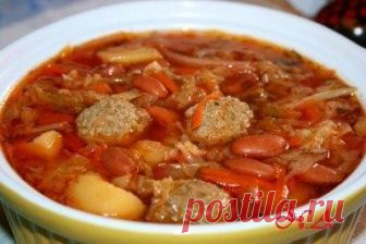 Борщ сибирский с фрикадельками и фасолью.