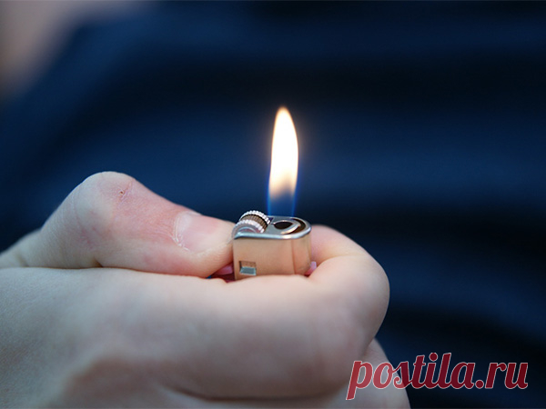 Как вычислить поддельный алкоголь с помощью обычной зажигалки Для того, чтобы разоблачить суррогат, вовсе не надо иметь дома лабораторию. Трюк прост — понадобится лишь зажигалка. Поддельный алкоголь выявит огонь.