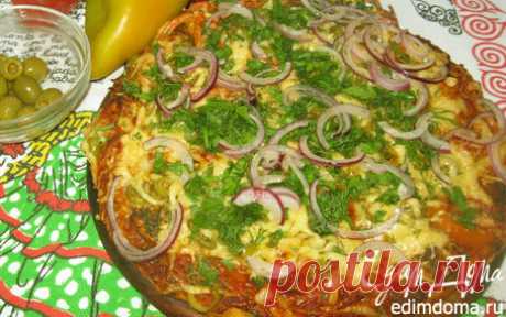 Пицца с маринованным мясом | Кулинарные рецепты от «Едим дома!»-пшеничная мука - стакан(200мл) 
дрожжи сухие - 1 пакетик 
мясо - 150-200 грамм 
сыр твердый - 50 грамм 
сыр полу твердый - 50 грамм 
сладкий перец - 1 шт. 
лимон 
оливки без косточки 
лук салатный 
помидор 
томатная паста 
масло оливковое 
чили сладкий и острый 
соль 
сахар