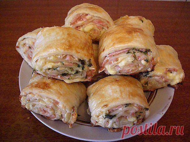 Новости
Рулетики из слоеного теста с колбасой и сыром

ИНГРЕДИЕНТЫ:
Слоеное тесто
Майонез
Колбаса
Твердый сыр
Зелень
Яйцо для смазывания