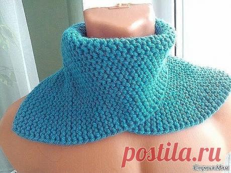 Простая манишка спицами. Справится даже начинающая.