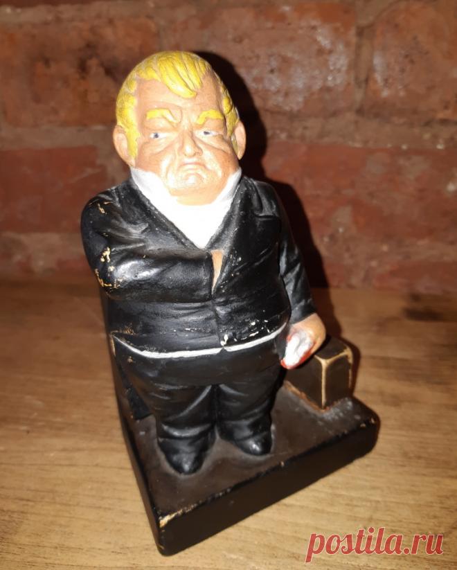 Статуэтка Спичечница. Российская Империя Конец 19 века. 
Высота : 160 мм. Основание : 105 х 95 мм. 

Цена : 9000 руб.

Купить сейчас :  

#СтатуэткаСпичечница #СтатуэткаСпичечницаРоссийскаяИмперия #СтатуэткаСпичечницаКонец19века