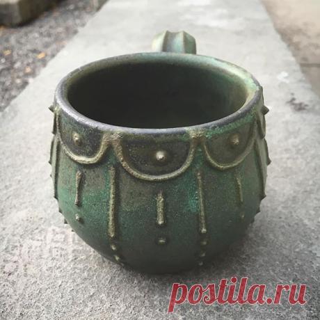 Has anyone else’s Instagram been deleting their captions after posting?! This is getting really annoying... I think it’s something to do with the hashtags? Anyone have insights on this?
.
.
.
ANYWAY... my original post said something fun along the lines of this being a throwback for #mugshotmonday to the first mug I made after my hiatus from clay after college and that this was when I was discovering my love for #sliptrailing and developing my style. It was worded much bet...
