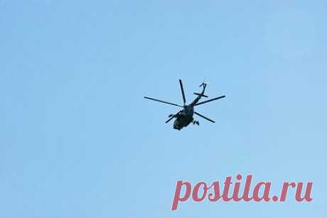 Стало известно о моментальном отказе техники у упавшего в Карелии Ми-8. У упавшего в Карелии в Онежское озеро вертолета Ми-8 моментально отказали двигатели. Согласно одной из версий, к этому могло привести сильное обледенение воздушного судна. Техника отказала в момент, когда вертолет летел на высоте менее сотни метров над поверхностью водоема. Экипаж не успел среагировать на ЧП.