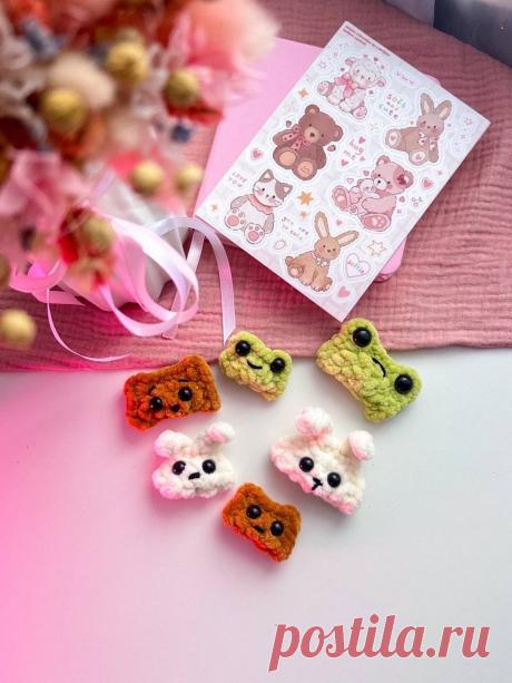 PDF Дольки крючком. FREE crochet pattern; Аmigurumi toy patterns. Амигуруми схемы и описания на русском. Вязаные игрушки и поделки своими руками #amimore - плюшевые дольки в виде зверюшек, маленький мишка и зайка из плюшевой пряжи, брелок в виде зверят, лягушонок крючком.