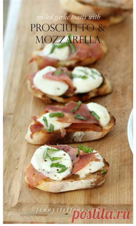 Grilled Prosciutto, Fresh Mozzarella Garlic Toasts with Fresh Basil | Easy Summer Entertaining Recipes - Jenny Steffens Hobick