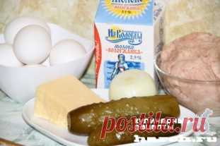 Бризоли куриные | Харч.ру - рецепты для любителей вкусно поесть
Ингредиенты:

    600-700 г куриного фарша
    6 яиц
    6 столовых ложек молока
    100 г сыра
    6 столовых ложек сметаны или майонеза
    1-2 маринованных или соленых огурца (по желанию)
    1 луковица
    Соль, молотый черный перец, зелень по вкусу