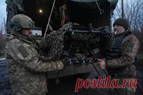 В США заявили о бесполезности новой помощи ЕС Украине. Одобренная Европейским союзом (ЕС) новая помощь Украине в размере 50 миллиардов евро не скажется на успехах России в ходе проведения cпециальной военной операции (СВО). Об этом заявил профессор Чикагского университета, политолог-международник Джон Миршаймер в интервью YouTube-каналу Judging Freedom.