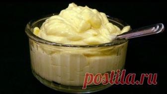 ДОМАШНИЙ МАЙОНЕЗ ВСЕГО ЗА 30 СЕКУНД Простейший и очень удачный рецепт домашнего майонеза.

В 100 граммах 662 ккал.

Нам потребуется:

 	одно куриное яйцо
 	200 мл рафинированного масла
 	одна чайная ложка (без верха) соли
 	одна чайная ложка горчицы
 	одна столовая ложка лимонного сока.

Все продукты должны быть из холодил