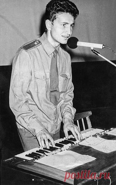 Равнение направо: звезды, которые служили в армии