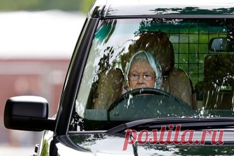 19-летний Range Rover королевы Елизаветы II продадут на аукционе. Автомобиль Range Rover L322, который ранее принадлежал королеве Елизавете II, выставили на торги. Речь идет о 19-летней машине, пробег которой составляет 160 тысяч километров. Авто планируют продать на аукционе The NEC Classic Motor Show Sale. Стоимость лота варьируется от 50 до 60 тысяч фунтов стерлингов.