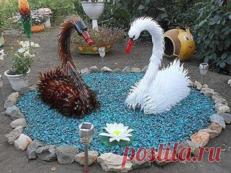 Лебеди из пластиковых бутылок.