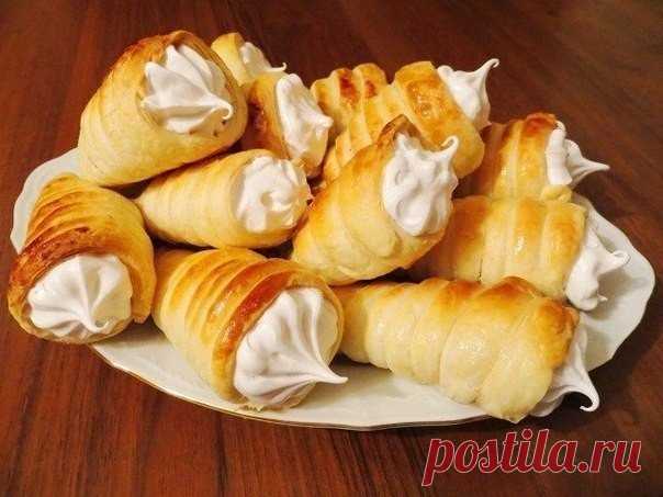 Слоёное трубочки с белковым кремом