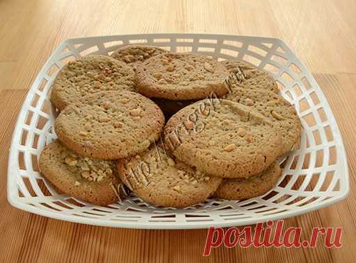 Печенье с халвой рассыпчатое - Это печенье имеет ярко выраженный вкус халвы, но легкое и рассыпчатое, как говорится, «тает во рту».